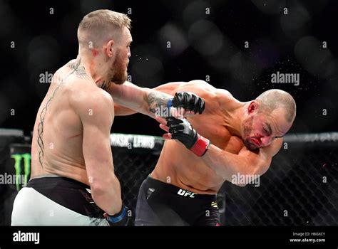 UFC 205: Conor McGregor v Eddie Alvarez live .